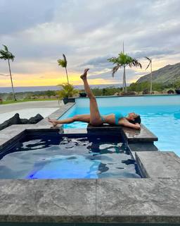 Nicole Scherzinger feet photo thumbnail