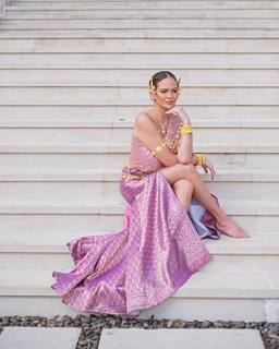 Chrissy Teigen feet photo thumbnail