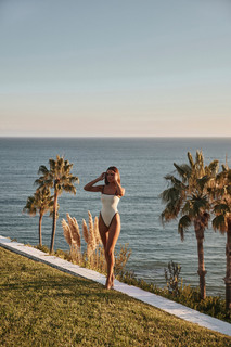 Olivia Culpo feet photo thumbnail