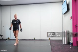 Holly Holm feet photo thumbnail