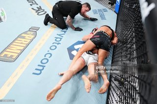 Holly Holm feet photo thumbnail