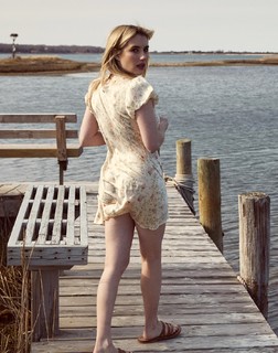 Emma Roberts feet photo thumbnail