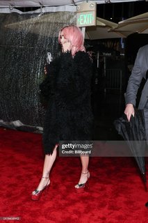 Megan Fox feet photo thumbnail