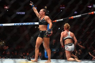 Holly Holm feet photo thumbnail