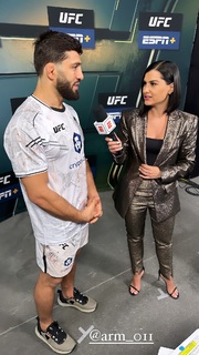 Megan Olivi feet photo thumbnail