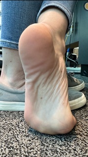Kyle Unfug feet photo thumbnail