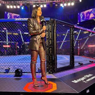 Megan Olivi feet photo thumbnail