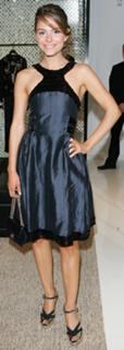 Maria Menounos feet photo thumbnail