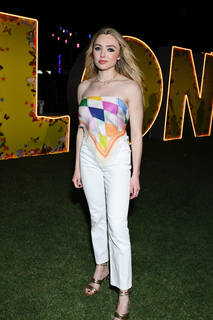Peyton List feet photo thumbnail