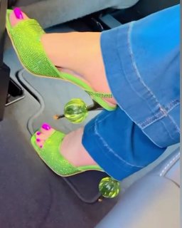 Haifa Wehbe feet photo thumbnail
