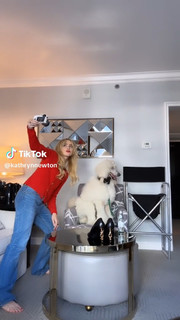 Kathryn Newton feet photo thumbnail