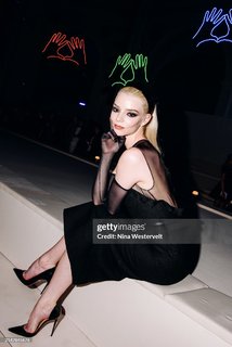 Anya Taylor-Joy feet photo thumbnail