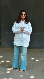 Parineeti Chopra feet photo thumbnail