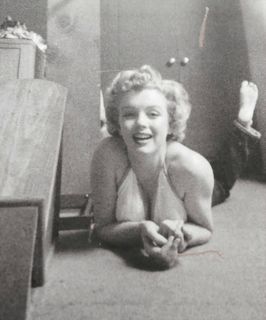 Marilyn Monroe feet photo thumbnail
