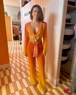Camila Mendes feet photo thumbnail
