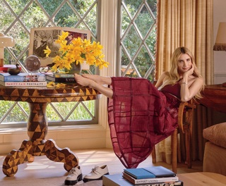 Emma Roberts feet photo thumbnail