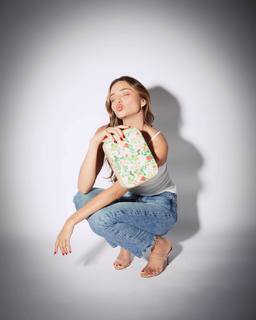 Miranda Kerr feet photo thumbnail