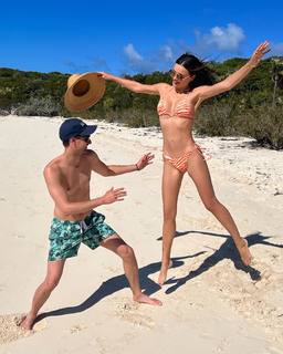 Miranda Kerr feet photo thumbnail