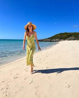 Miranda Kerr feet photo thumbnail