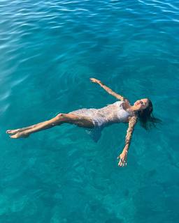 Miranda Kerr feet photo thumbnail