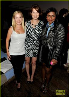 Mindy Kaling feet photo thumbnail