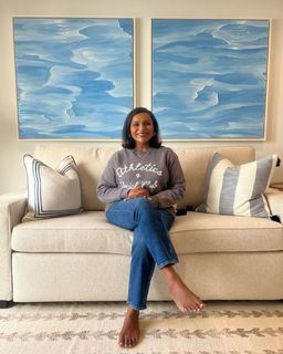 Mindy Kaling feet photo thumbnail