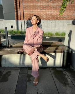 Anna Popek feet photo thumbnail