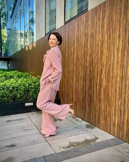 Anna Popek feet photo thumbnail