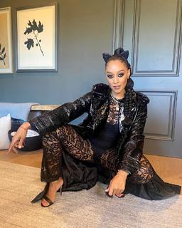 Tia Mowry feet photo thumbnail