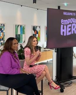 Elizabeth Hurley feet photo thumbnail