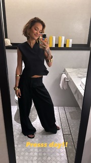 Rita Ora feet photo thumbnail