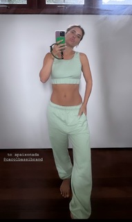 Carolina Dieckmann feet photo thumbnail