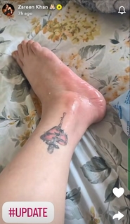 Zareen Khan feet photo thumbnail