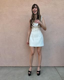 Alison Brie feet photo thumbnail