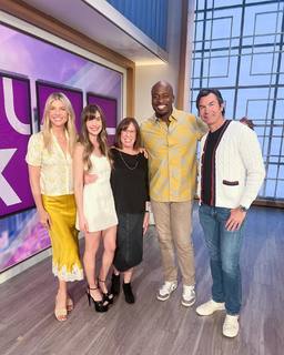 Alison Brie feet photo thumbnail