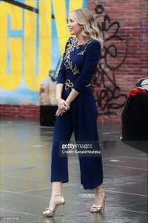 Emily Blunt feet photo thumbnail