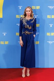 Emily Blunt feet photo thumbnail