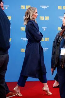 Emily Blunt feet photo thumbnail