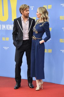 Emily Blunt feet photo thumbnail