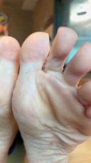 Kyle Unfug feet photo thumbnail