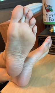 Kyle Unfug feet photo thumbnail
