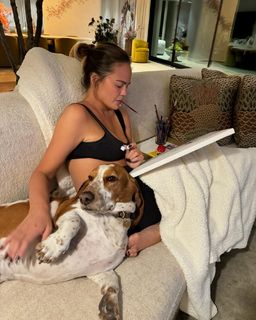 Chrissy Teigen feet photo thumbnail