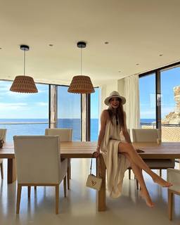 Xenia Tchoumitcheva feet photo thumbnail