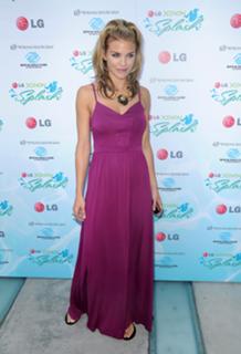 AnnaLynne McCord feet photo thumbnail