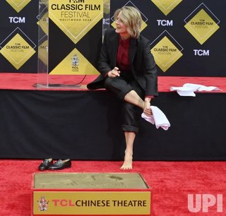 Jodie Foster feet photo thumbnail