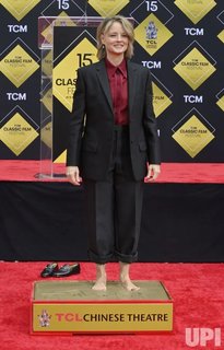 Jodie Foster feet photo thumbnail