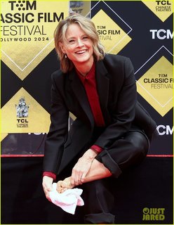 Jodie Foster feet photo thumbnail