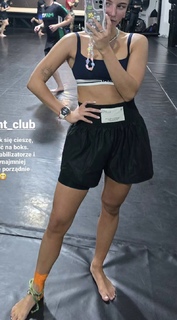 Julia Wieniawa-Narkiewicz feet photo thumbnail