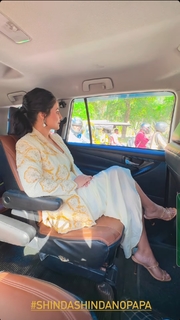Hina Khan feet photo thumbnail