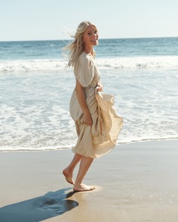 Gwyneth Paltrow feet photo thumbnail